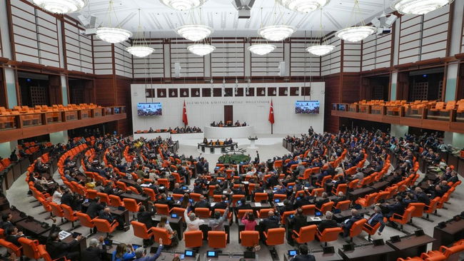 Hangi parti 'evet', hangi parti 'hayır' oyu verdi?