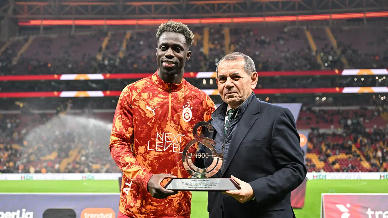 Galatasaray'da Davinson Sanchez'e plaket!