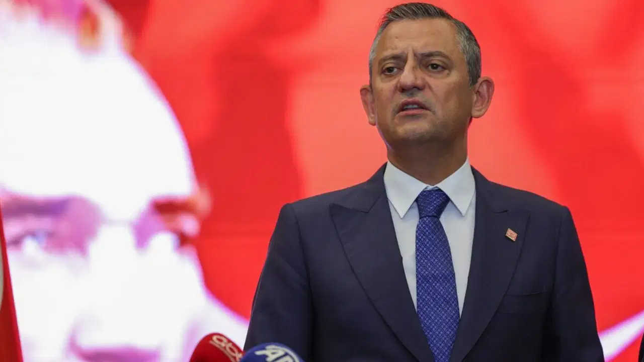 Son dakika... Özgür Özel'den 'mutlak butlan' sonrası ilk mesaj! 39. Olağan Kurultay'daki o sözlerini paylaştı: 'Size haysiyet vadediyorum!'