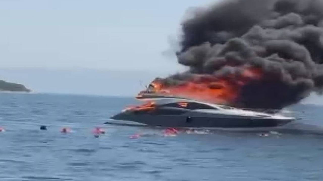 Kınalıada açıklarında teknede yangın!