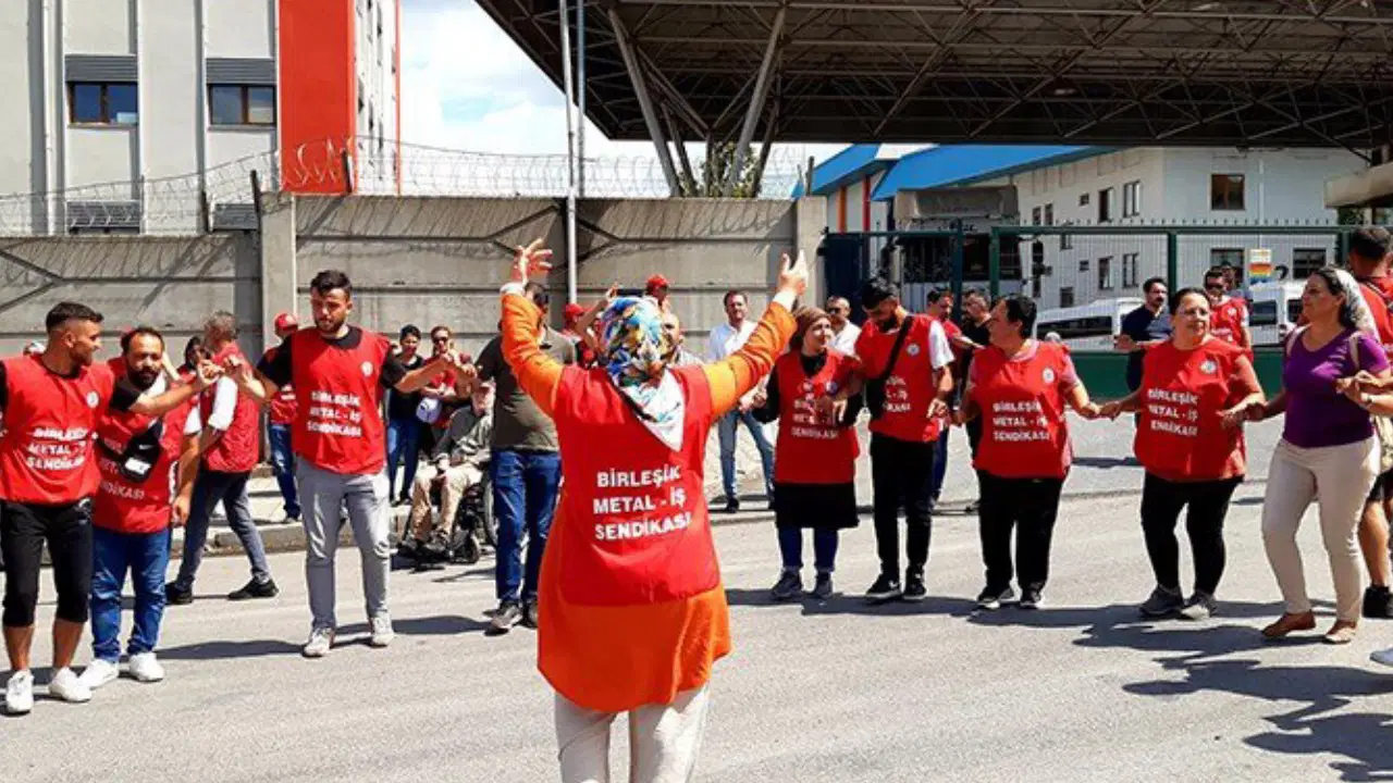 Smart Solar’da 114 günlük grev kazanımla sonuçlandı: Yüzde 50 zam ve 44 işçi işe iade edildi