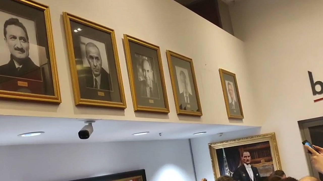 Mutlak butlan sonrası CHP Genel Merkezi'nde büyük hareketlilik: Kılıçdaroğlu'nun fotoğrafı indirildi