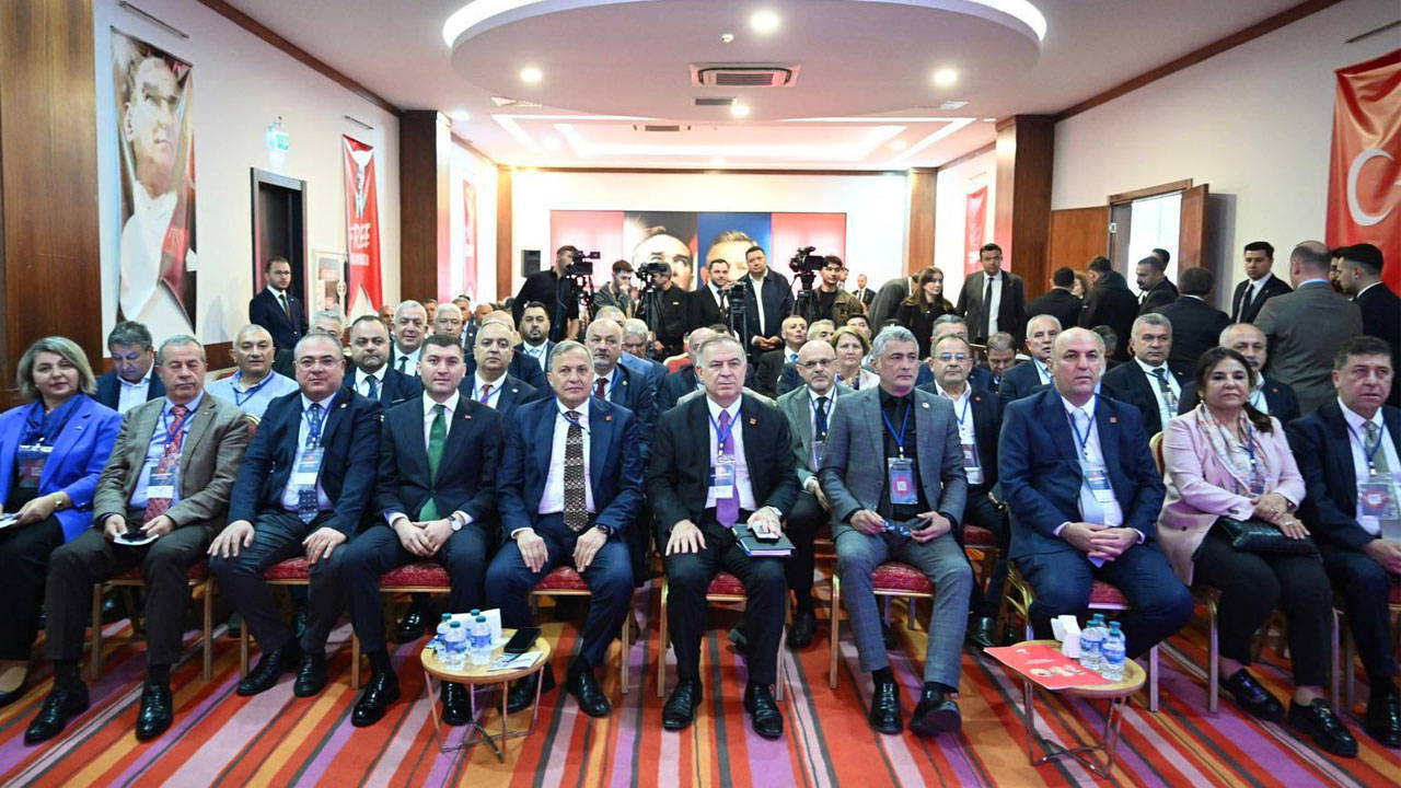 CHP'li Orta ve Doğu Karadeniz Belediye Başkanları Toplantısı'nda CHP lideri Özgür Özel'e tam destek: İmamoğlu'ndan 'mücadele' mesajı