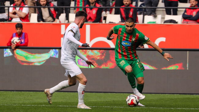 Süper Lig'in ikinci bileti son haftaya kaldı!