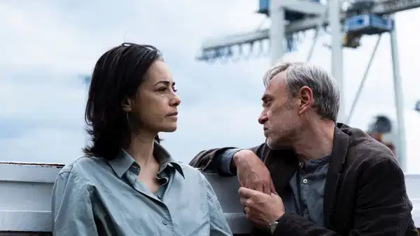 Sarı Zarflar gösterime girdi: Demokrasiler çökerken...