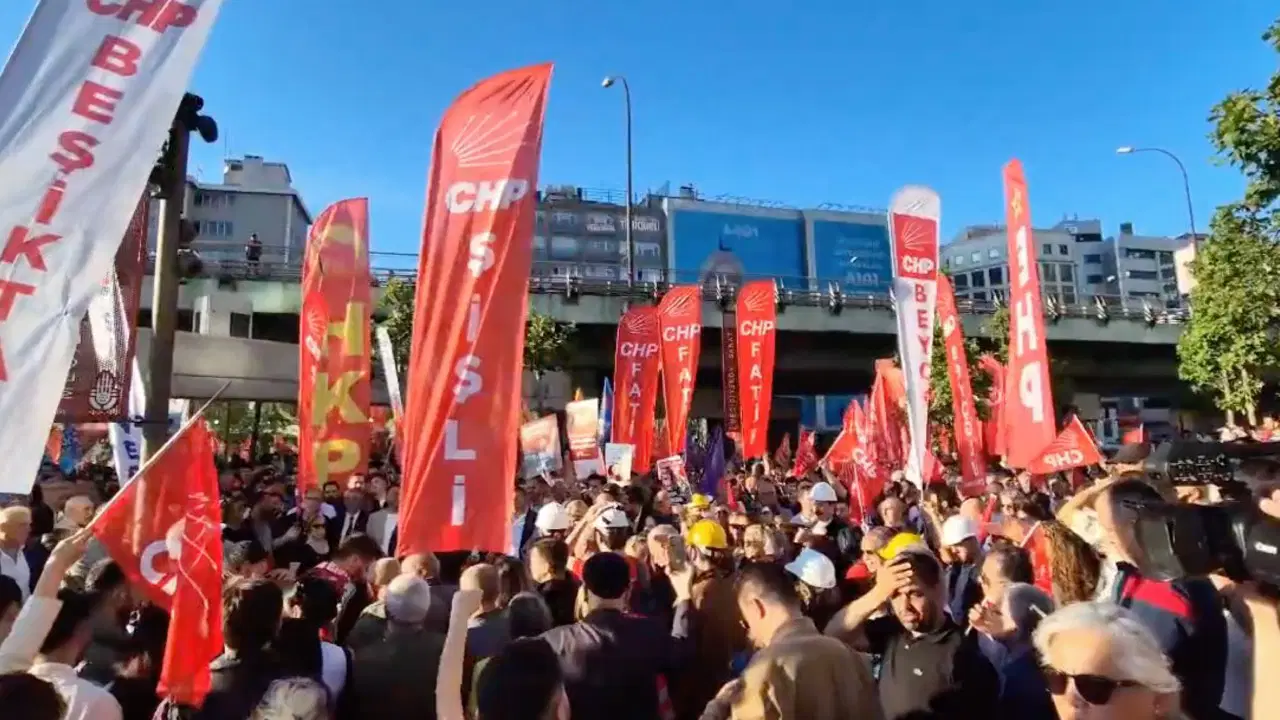 Genel Merkez’e baskın sonrası eylemler sürüyor… İstanbul’da 3 noktada demokrasi eylemi