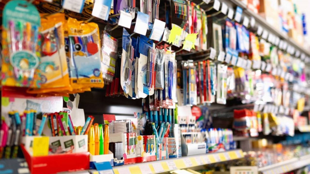 Veliler fiyatlardan, kırtasiyeciler satışlardan dert yandı