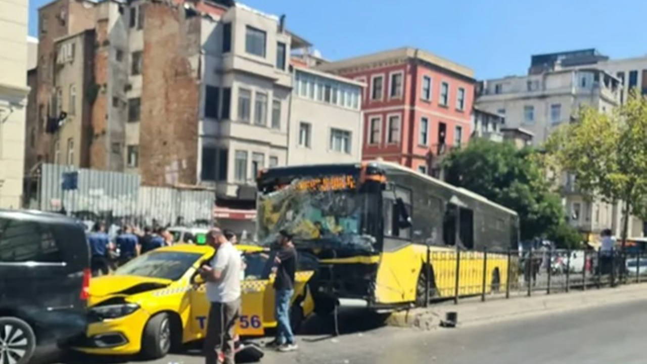İstanbul'da 9 aracın karıştığı zincirleme kaza: Yaralılar var