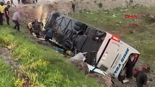 Yolcu otobüsü devrildi: 4 ölü, 15 yaralı!
