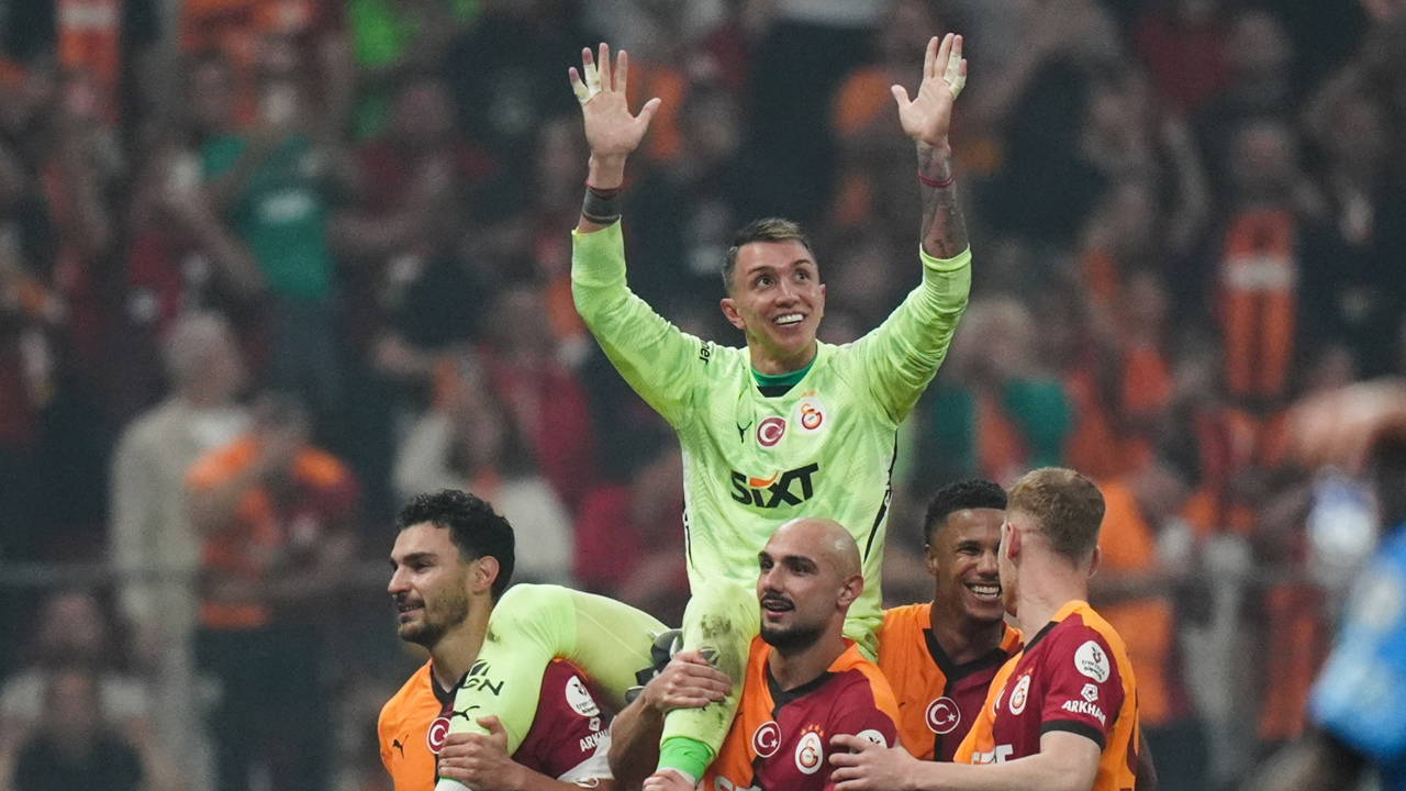 Muslera ve Mertens Galatasaray'da son maçına çıktı! 