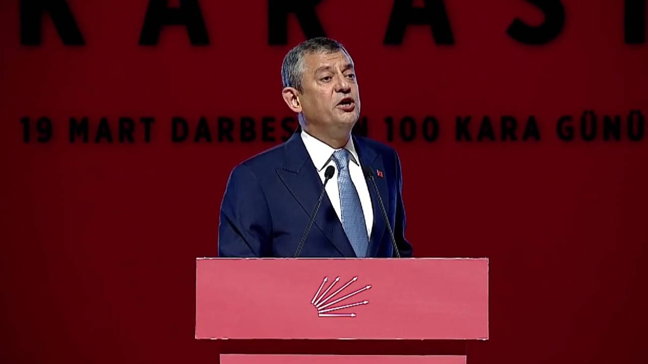 CHP'den '100 Karası' toplantısı... Özgür Özel kürsüden rest çekti: 'Seçime kadar bekle ulan'