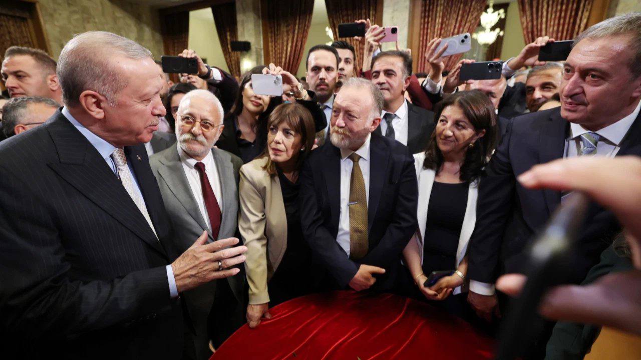 İktidar susarken, DEM’liler gerçeği mi söylüyor?