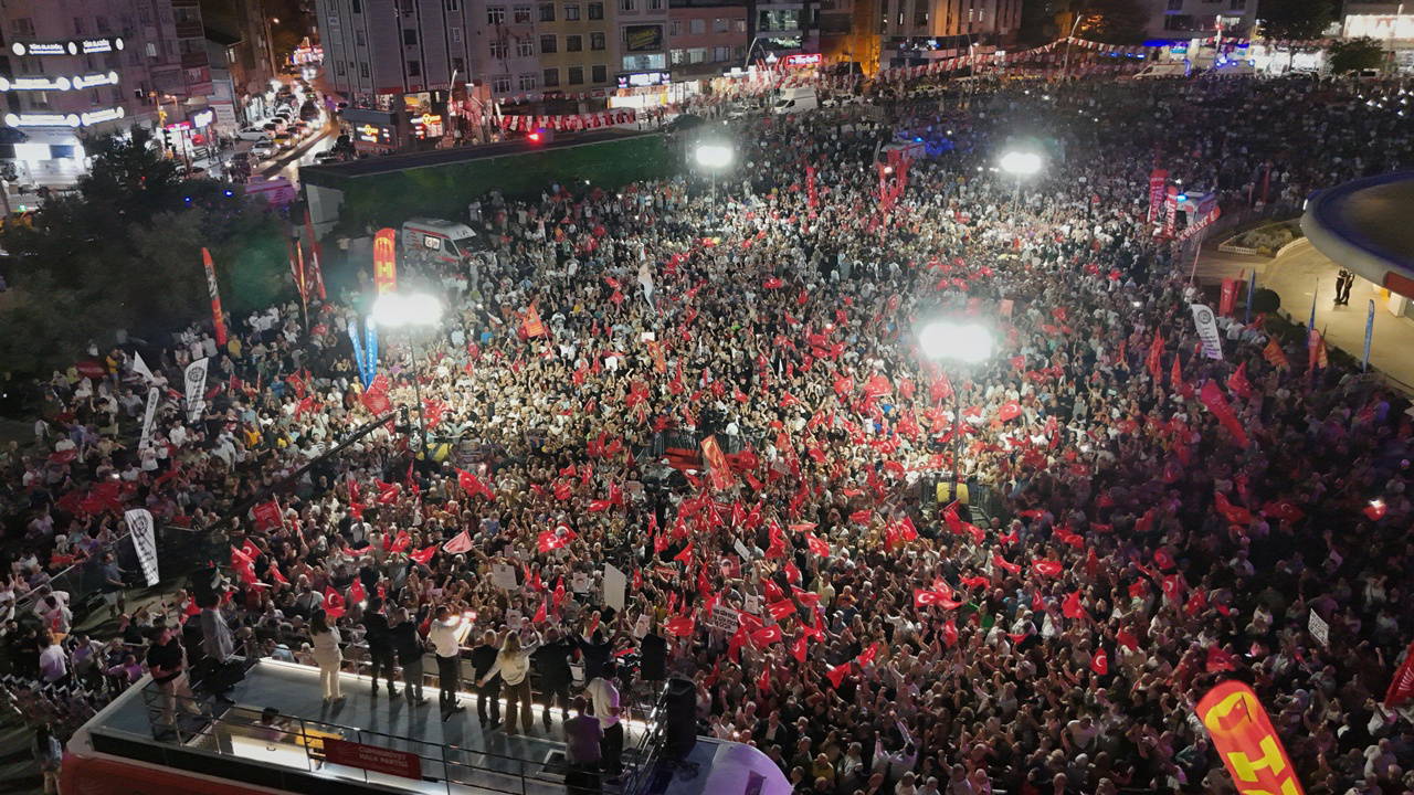 İsmini verdi: Akın Gürlek'e seslendi!