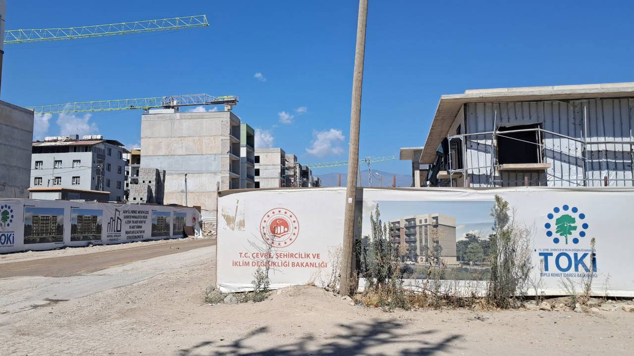 Depremde yıkılan binanın yerine AVM mi yapılacak?