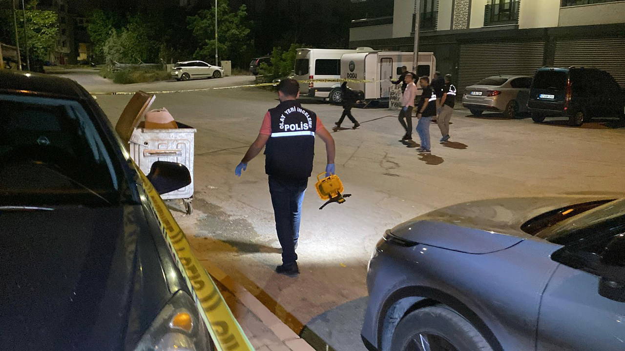 İşyeri önünde oturanlara ateş açtılar: 2'si ağır 8 yaralı