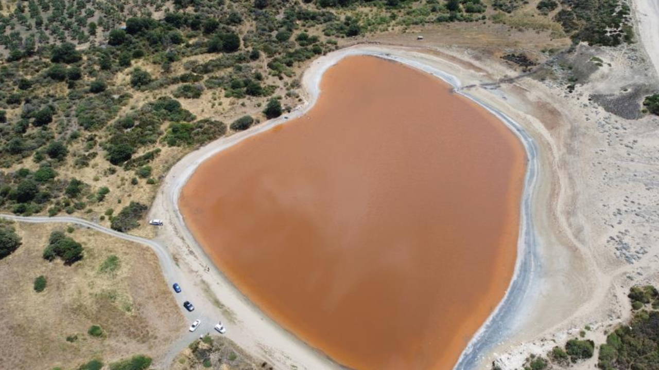 Çanakkale'de 2 bin yıllık antik liman kalpli pembe göle dönüştü