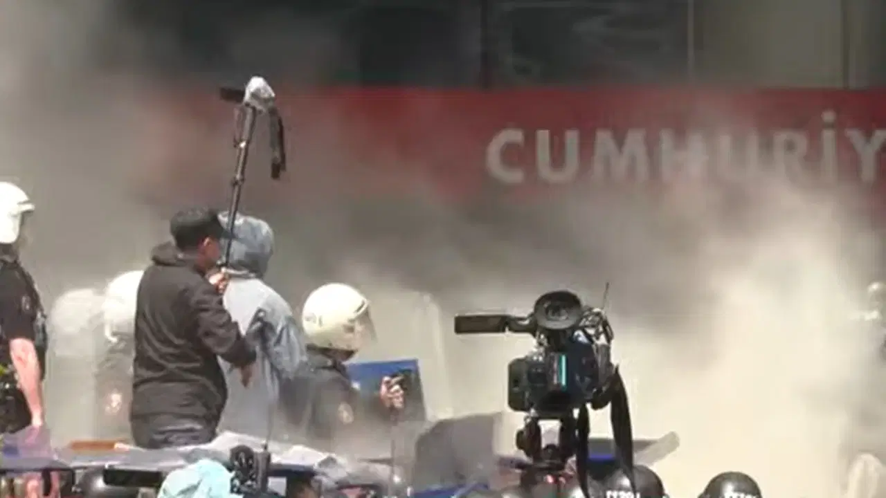 Son dakika... CHP Genel Merkezi'ne çok sert polis müdahalesi