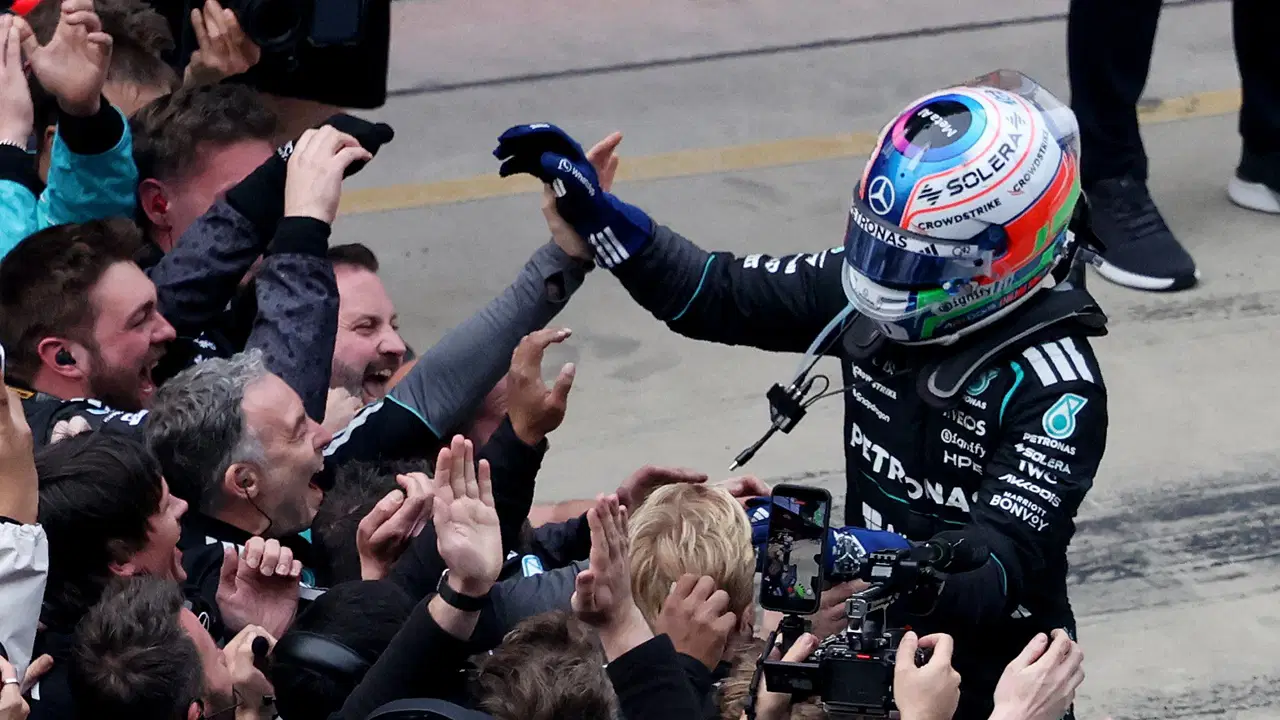 Formula 1 kariyerinin ilk galibiyetini aldı... 