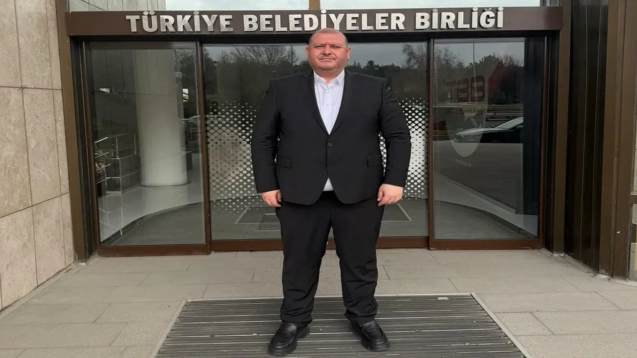 Türkiye Belediyeler Birliği'nden Menderes Belediyesi'ne ekskavatör hibesi