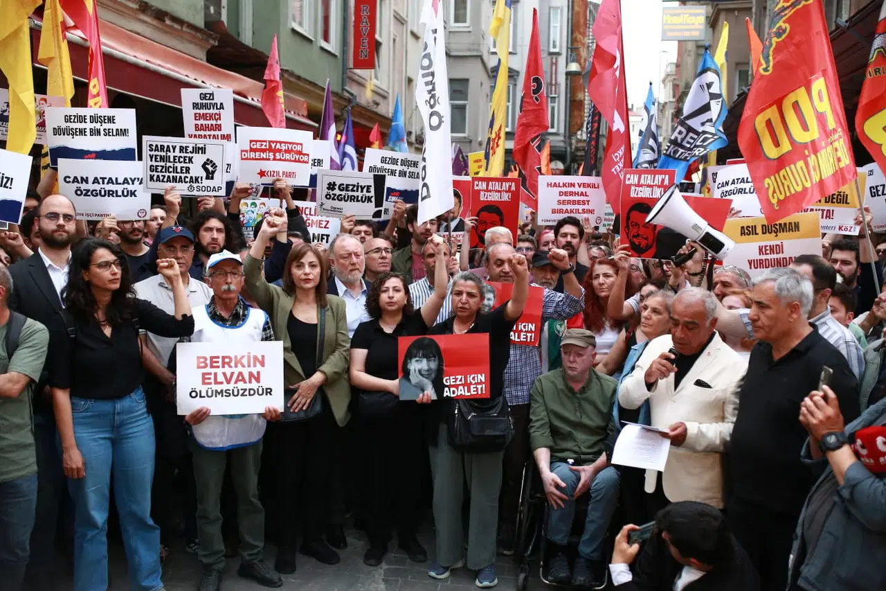 Polis ablukasındaki Taksim'de Gezi anması: Yurttaşlar 13. yılda bir araya geldi