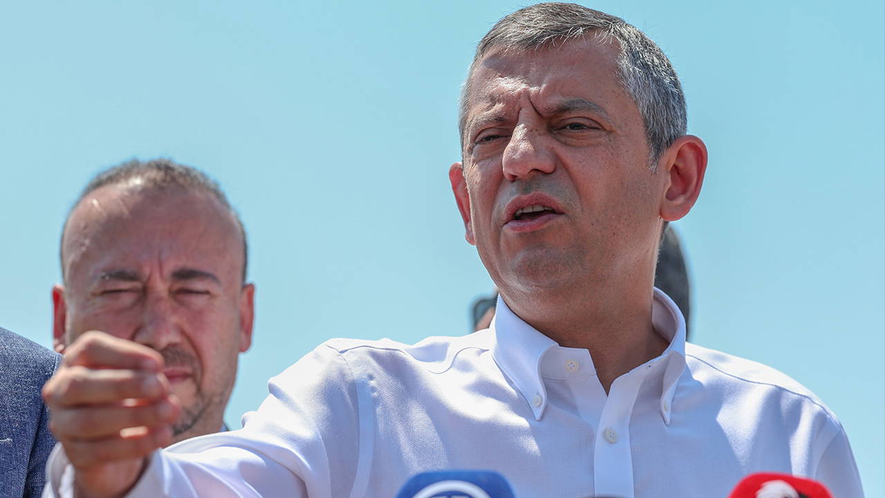 Özgür Özel'den Silivri çıkışı kritik 'komisyon' açıklaması: 'Diyarbakır'da demokrasi, İstanbul'da otokrasi!'