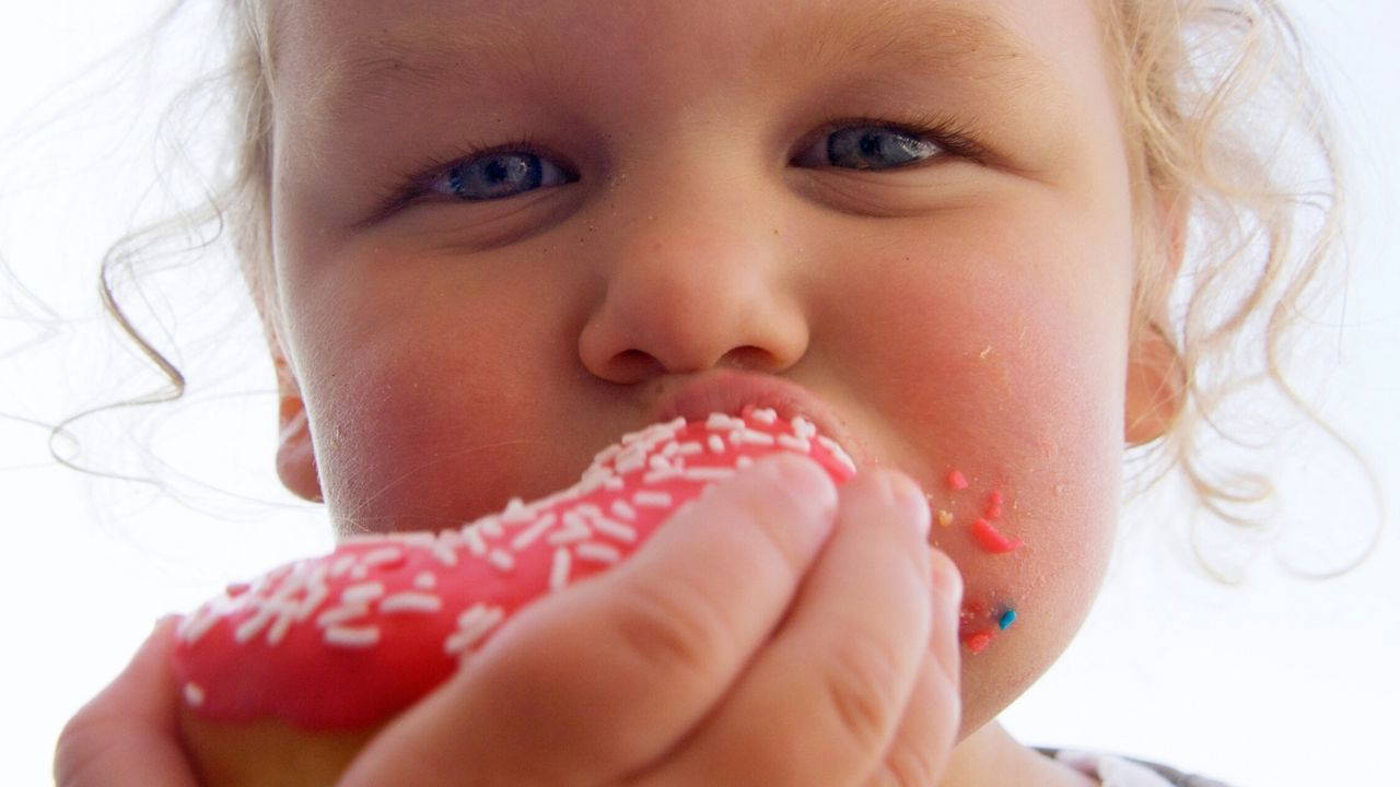 Çocukların şeker tüketimi konusunda doğru yaklaşım nedir?