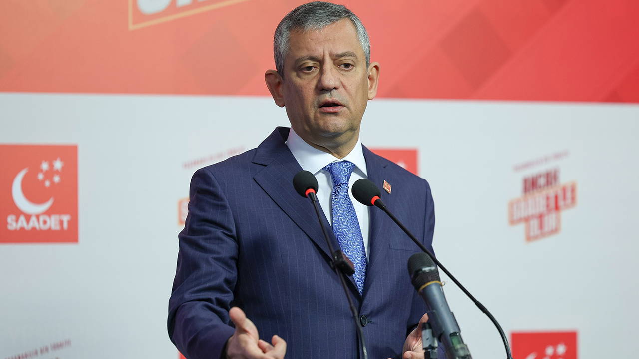 Saadet Partisi'ne 'ara seçim' ziyareti... Özgür Özel'den, Mansur Yavaş'a soruşturma izni sonrası ilk açıklama