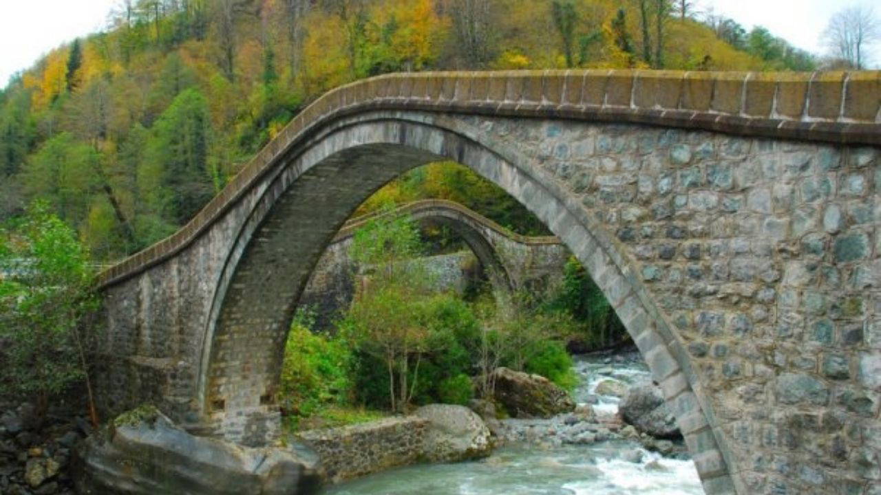Arhavi’de vadiler ve tarihi Çifteköprü tehlikede!