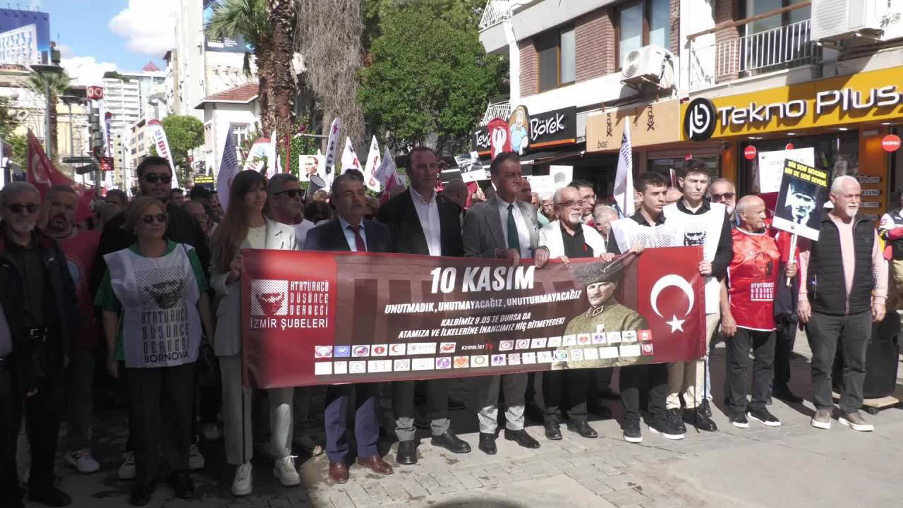 İzmir’de 10 Kasım’ın ara tatile denk getirilmesi protesto edildi