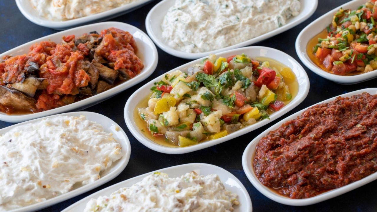 Türk mutfağının vazgeçilmezi: 5 farklı meze tarifi
