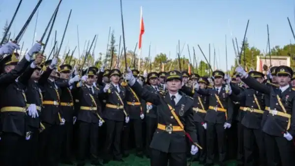 Son dakika… 'Kılıçlı yemin' nedeniyle ihraç edilen komutanlar için görev iadesi kararı!