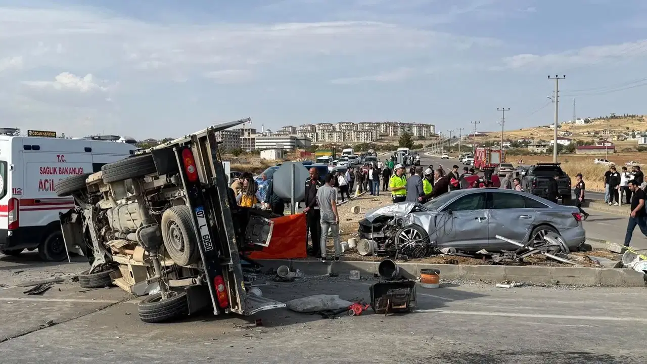 MHP'nin konvoyunda kaza