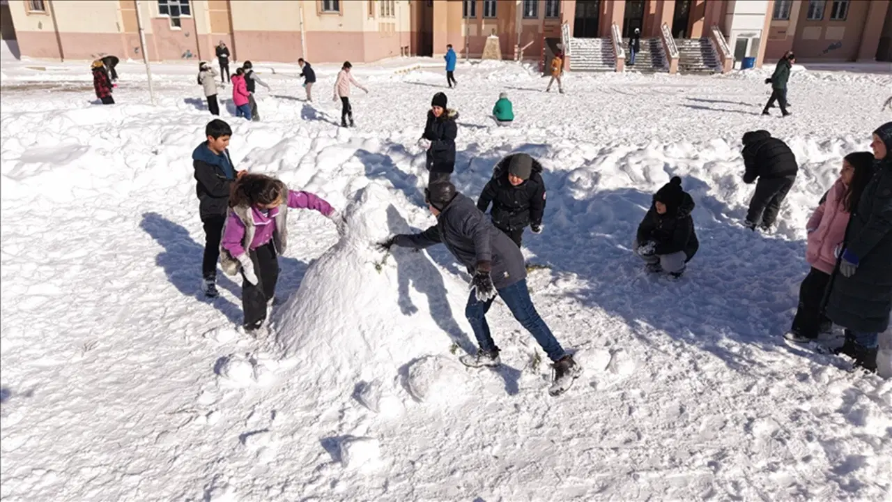 Yarın okullar tatil mi? İşte 2 Ocak Cuma günü kar tatili olan iller ve ilçeler...