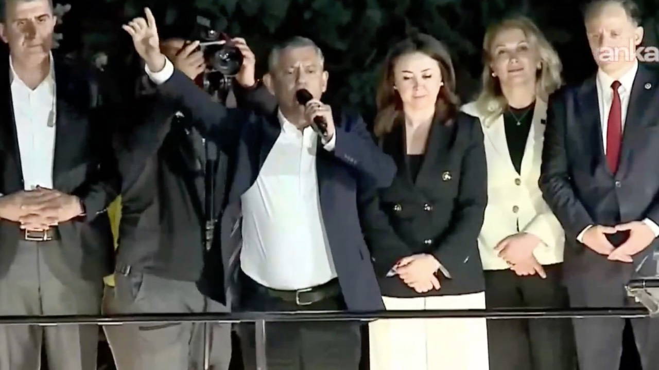 CHP’de kritik gece: 'mutlak butlan' sonrası Özel'den çağrı: 'Herkesi mücadeleye, direnişe, meydanlara davet ediyorum'