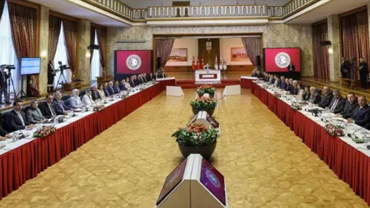 Son dakika... Süreç komisyonunda kavga çıktı: DEM Partililer toplantıdan ayrıldı!