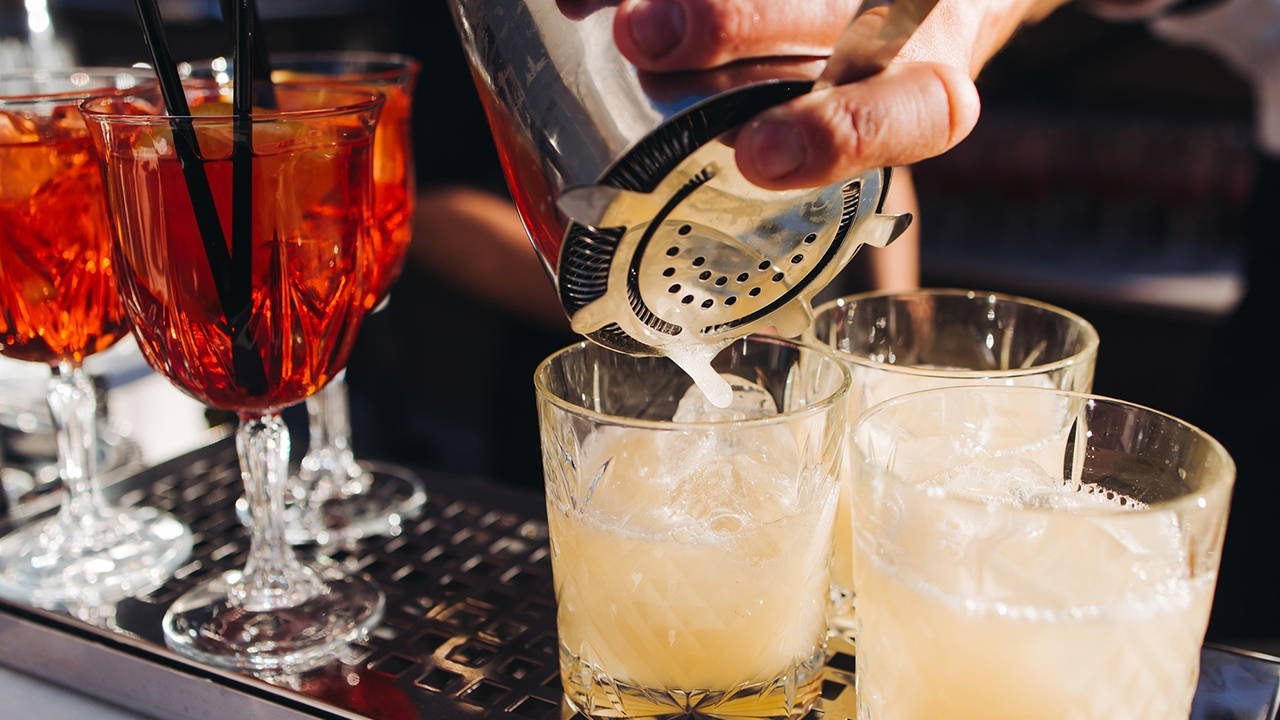 Britanya 'metanol zehirlenmesi' uyarı listesine Türkiye'yi de ekledi