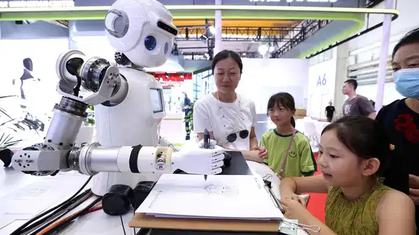 Çin’de doğum oranı dipte: Çözüm robotlarda mı?