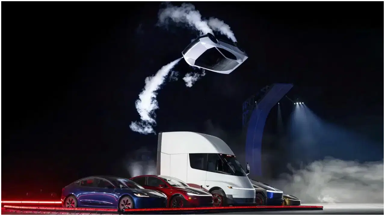 Elon Musk 'uçabilen otomobili' tanıttı: 0’dan 100’e 1 saniyenin altında! 