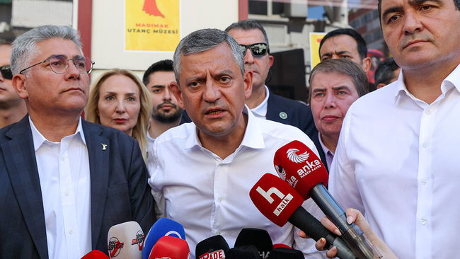 Özel, Madımak Oteli önünde konuştu