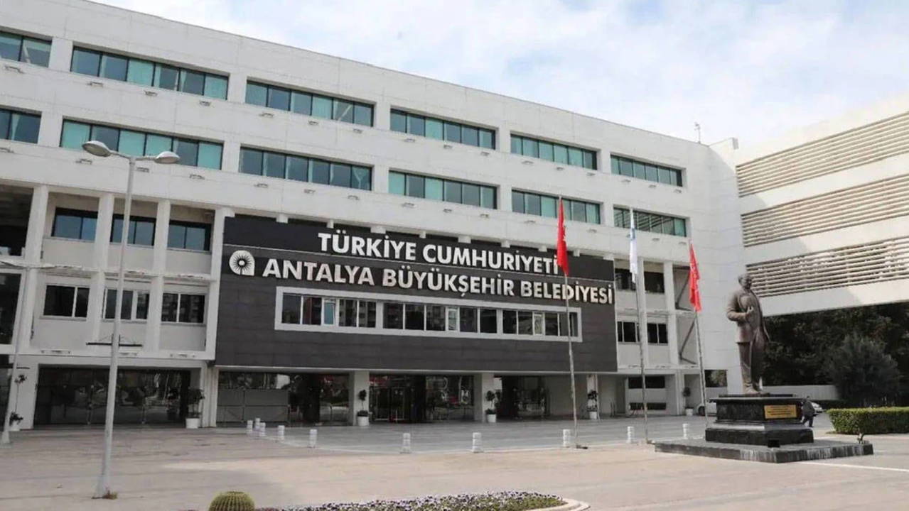 Antalya Büyükşehir Belediyesi'ne yeni operasyon dalgası