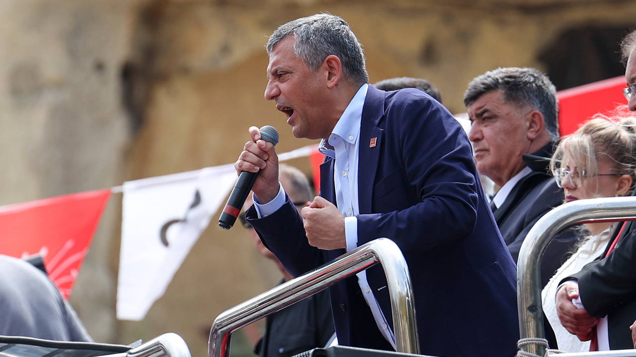 Özgür Özel'den Nevşehir'de Akın Gürlek'e sert tepki: 'Bu memlekete ne yüzle geldin, demokrasi düşmanı!'