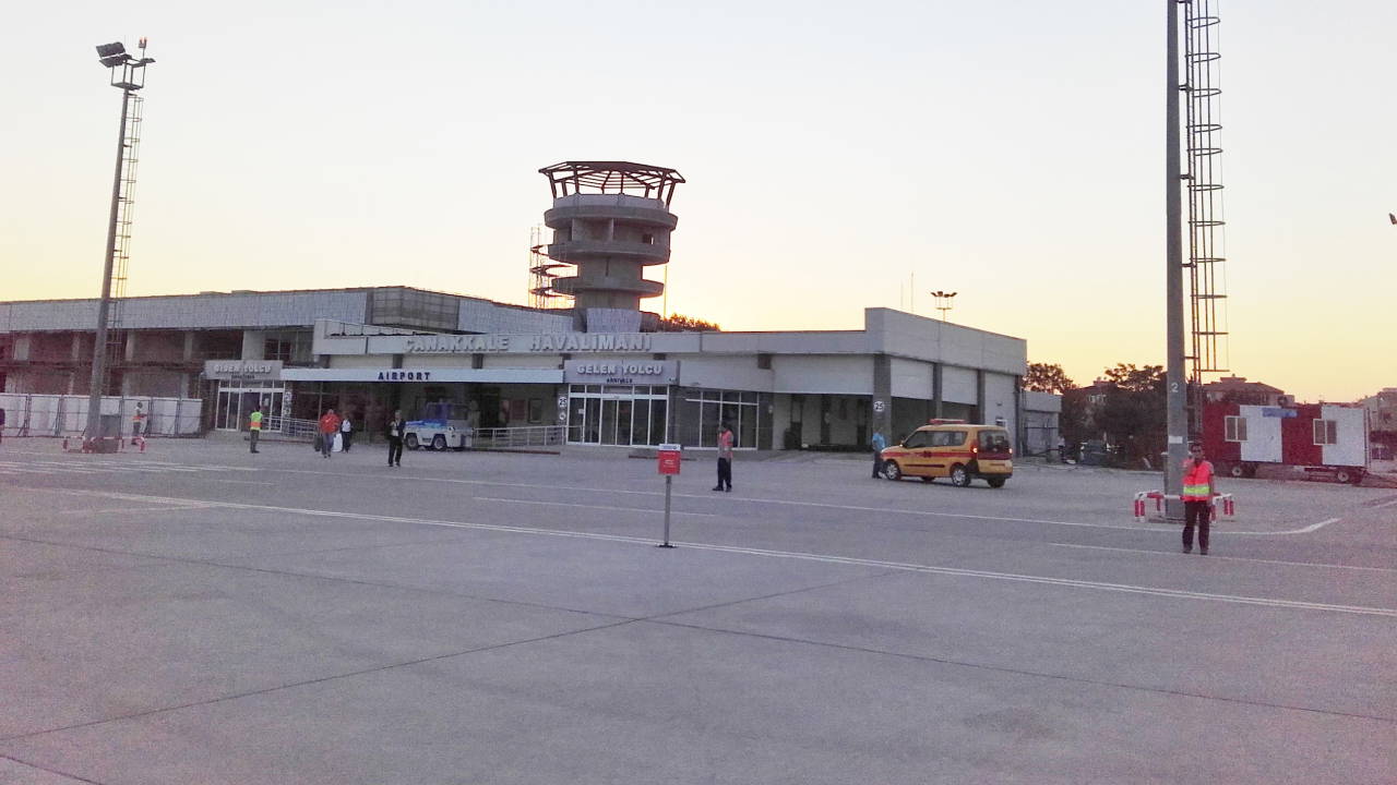 Çanakkale Havalimanı uçuşlara kapatıldı 