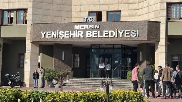 Son dakika... Mersin Yenişehir Belediyesi'ne operasyon: Çok sayıda gözaltı kararı var