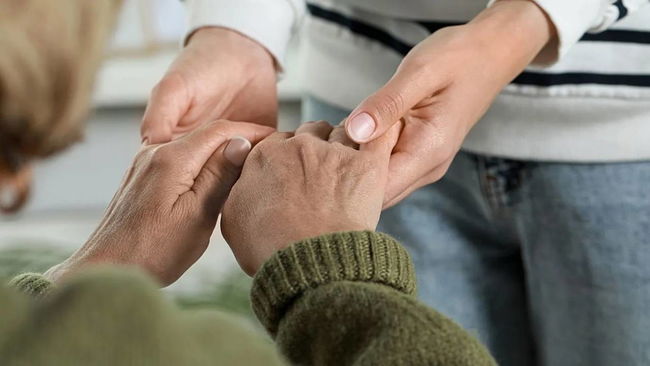 Yalnızlık Alzheimer riskini artırıyor