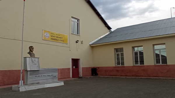 İlçenin tek lisesinde matematik öğretmeni yok 