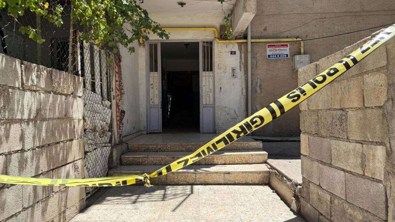'İntihar öyle olmaz' diyerek, ailesini yaktı!