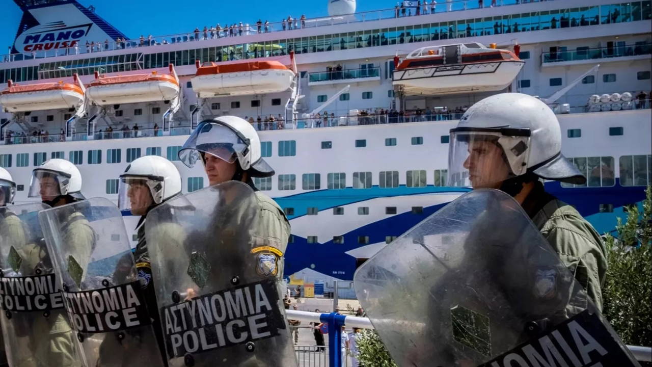 'Katil İsrail gemisini Limana yanaştırmayacağız!'