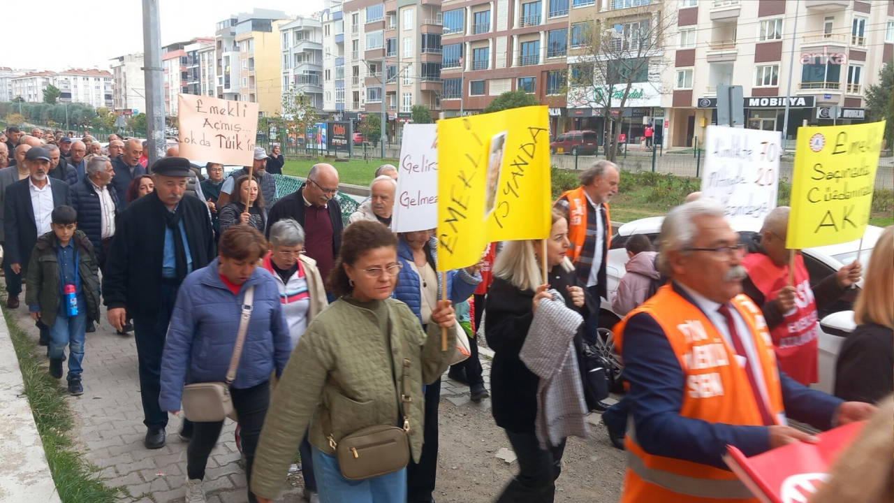 Samsun 'da emekli eylemi: 'Emekçi ve emekli için bütçe' şiarıyla alanlardayız