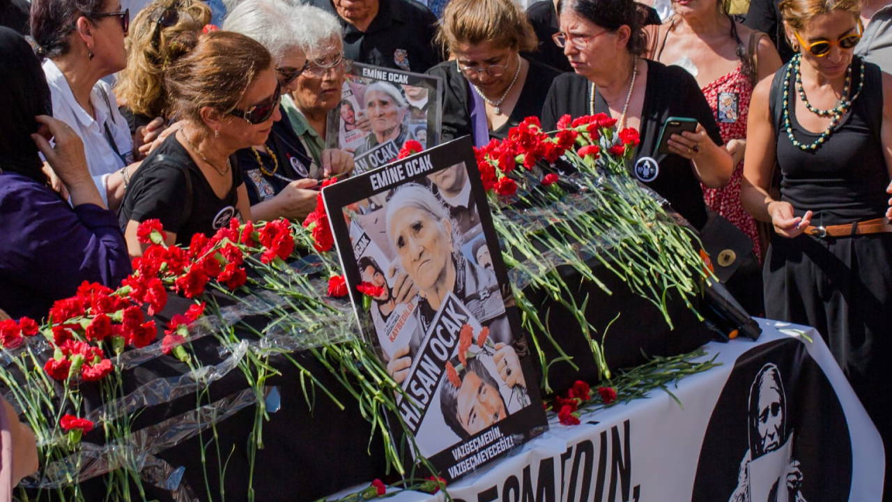 Emine Ocak'ın cenazesi Galatasaray Meydanı'na getirildi 