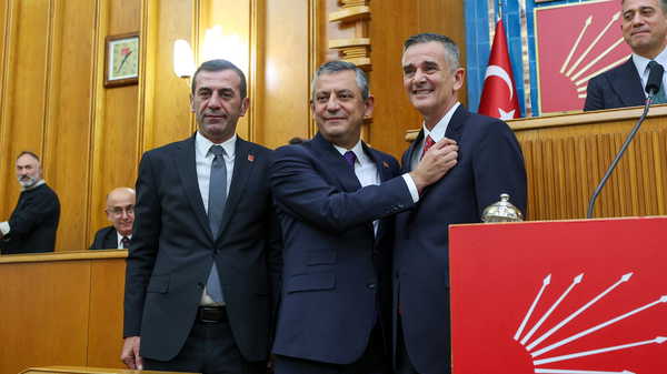 İYİ Parti'den ihraç edilen Ümit Dikbayır, CHP'ye katıldı